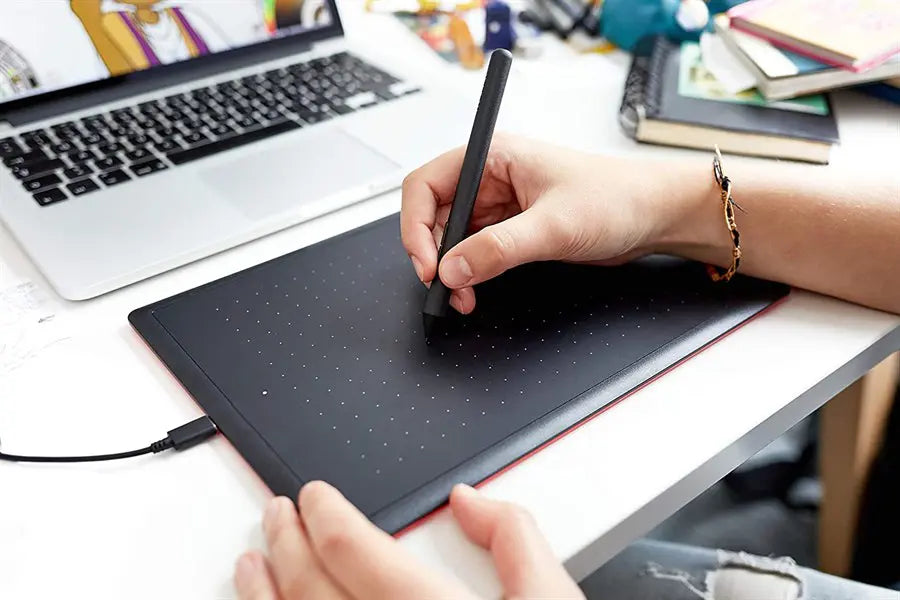 One by Wacom Medium Creative Pen Graphics Tablet - CTL-672 - Black / Red, USB